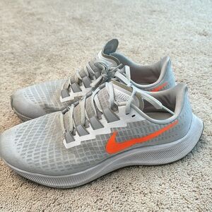Nike zoom running sneakers